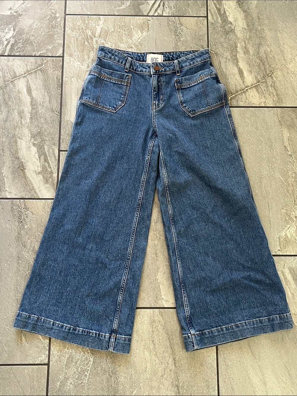 💙 BDG Urban Outfitters Wide Leg Jeans Size 26 Medium Wash 99% Cotton Cropped